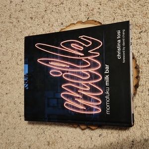Momofuku Milk Bar Christina Tosi Hardcover Cookbook 2011